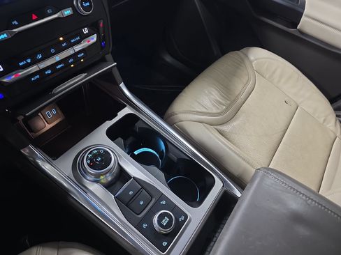 Used 2020 Ford Explorer Platinum AWD/4WD image 25