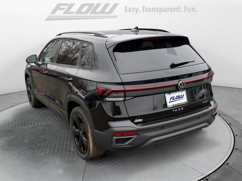 Used 2026 Volkswagen Taos SE image 5