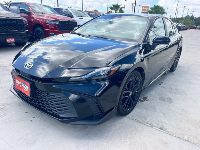 Used 2025 Toyota Camry SE FWD image 3