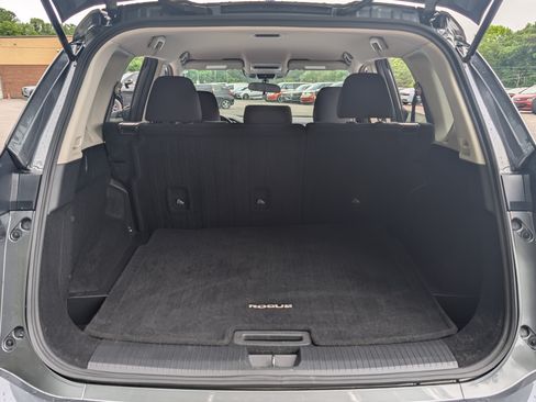 Used 2025 Nissan Rogue S AWD/4WD image 18