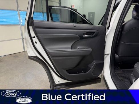 Used 2024 Toyota Highlander XSE FWD image 26