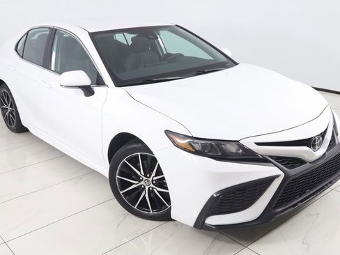 Used 2021 Toyota Camry SE image 17