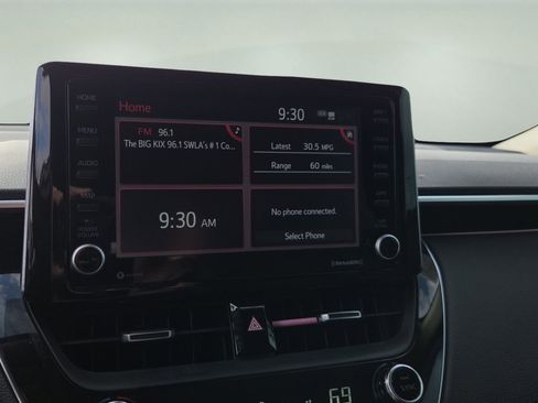 Used 2022 Toyota Corolla Cross XLE image 10