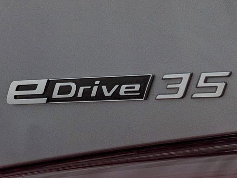 Used 2023 BMW i4 eDrive35 image 11