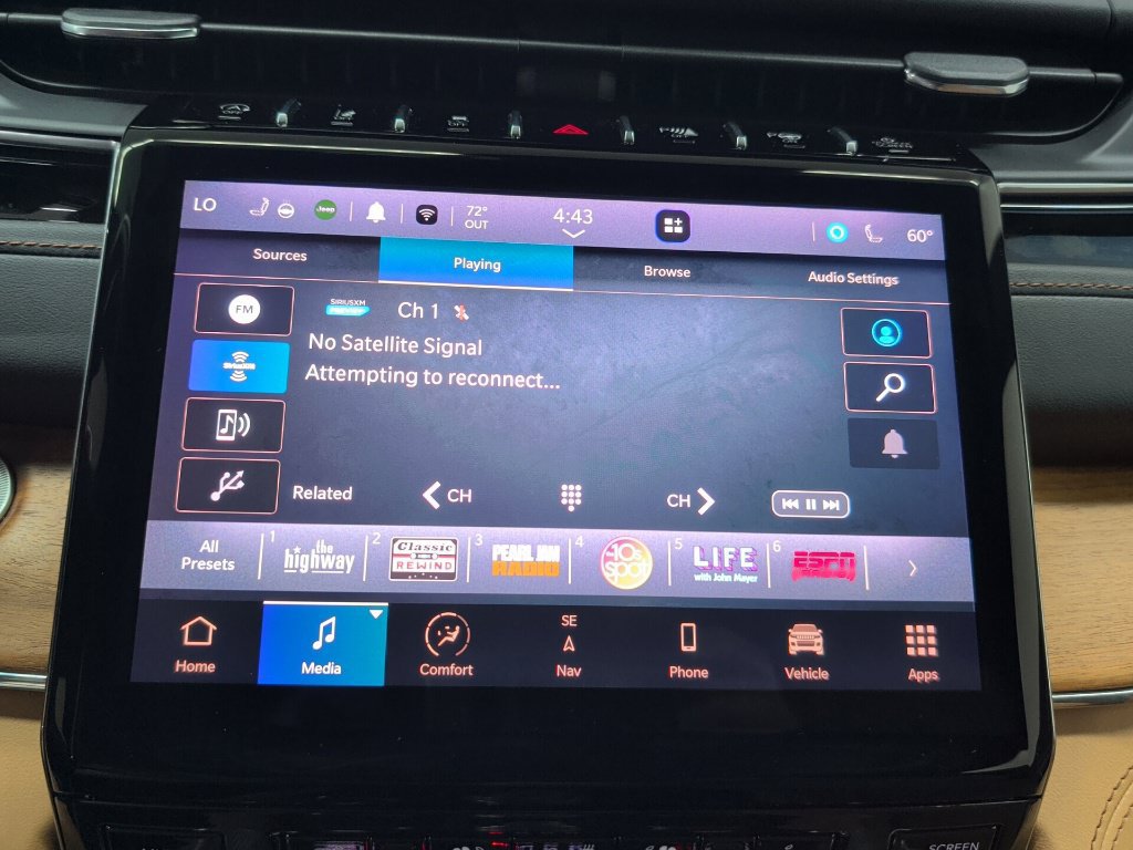 Used 2023 Jeep Grand Cherokee Summit AWD/4WD image 27