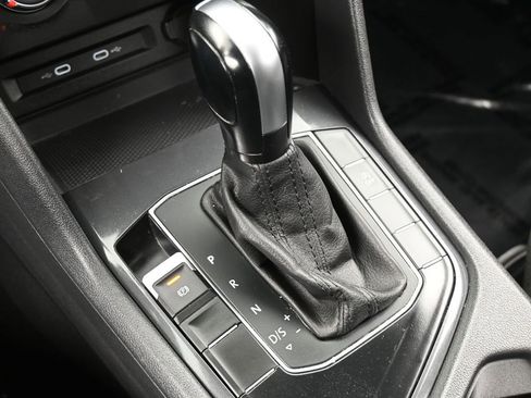 Used 2021 Volkswagen Tiguan S image 16