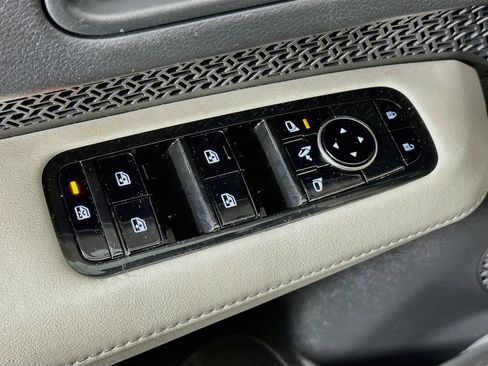 Used 2024 Nissan Ariya AWD image 15