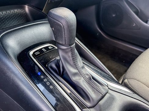 Used 2024 Toyota Corolla LE w/ LE Convenience Package FWD image 18