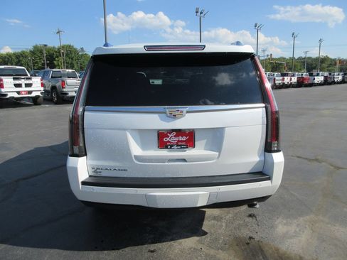 Certified 2019 Cadillac Escalade Premium Luxury AWD/4WD image 7