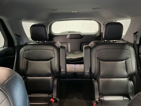 Used 2023 Ford Explorer XLT w/ Equipment Group 202A AWD/4WD image 19