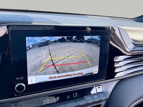 Used 2025 Toyota Camry SE FWD image 26