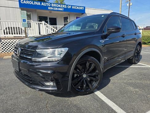 Used 2021 Volkswagen Tiguan SE image 2