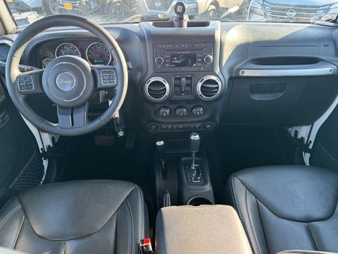 Used 2015 Jeep Wrangler Unlimited Sahara w/ Connectivity Group image 11
