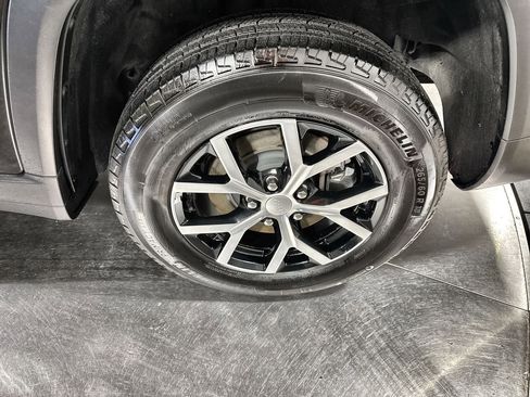 Used 2024 Jeep Grand Cherokee L Limited w/ Luxury Tech Group II image 12