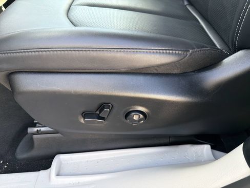 Used 2024 Chrysler Pacifica Touring-L FWD image 20