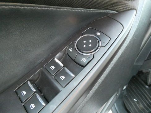 Used 2020 Ford Explorer XLT image 27