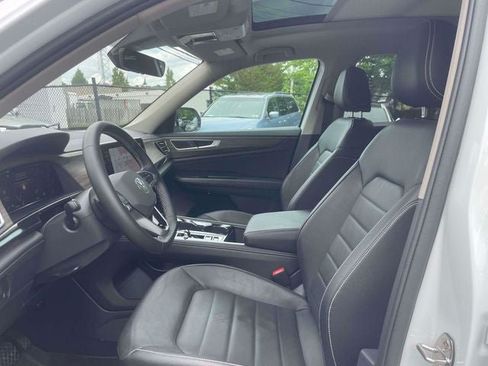 Used 2025 Volkswagen Atlas SEL AWD/4WD image 18