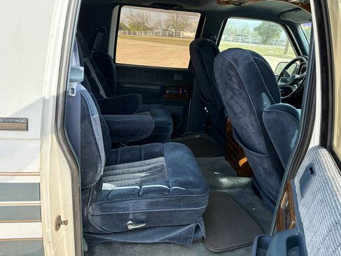 Used 1993 Chevrolet Suburban 2WD image 15