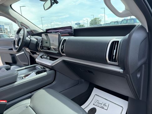 New 2026 Ford Expedition Active RWD image 12
