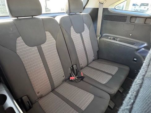 Used 2023 Kia Sorento LX image 32