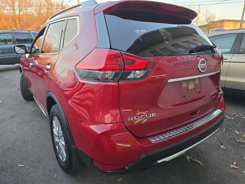 Used 2017 Nissan Rogue SV w/ SV Premium Package image 4
