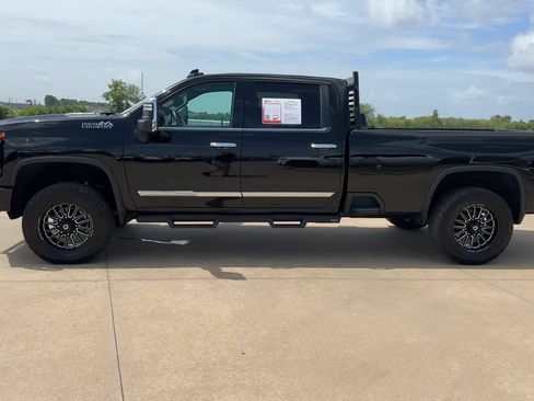 Used 2024 Chevrolet Silverado 3500 High Country w/ High Country Premium Package AWD/4WD image 4