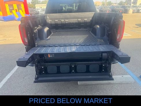 Used 2025 GMC Sierra 1500 SLT AWD/4WD image 6