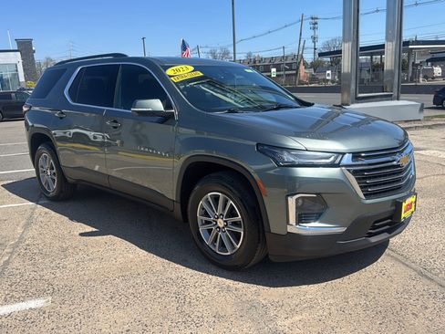 Used 2023 Chevrolet Traverse LT w/ Rear Camera Mirror Package AWD/4WD image 4