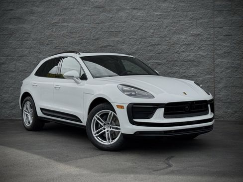 Used 2025 Porsche Macan image 7