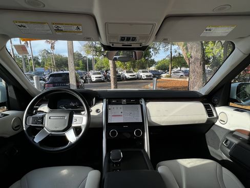 Used 2023 Land Rover Discovery S image 37