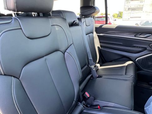 New 2026 Jeep Grand Cherokee L Limited w/ Limited Altitude Package AWD/4WD image 16