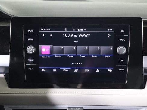 Used 2025 Volkswagen Taos SE image 33