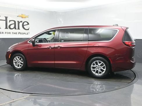 Used 2023 Chrysler Pacifica Touring-L FWD image 54