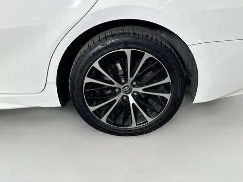 Used 2018 Toyota Camry SE image 11