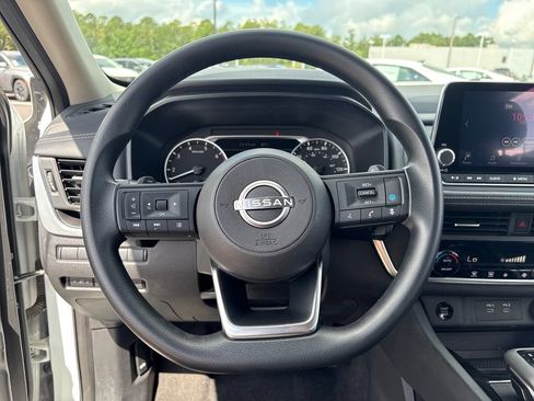 Used 2024 Nissan Rogue SV FWD image 12