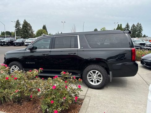 Used 2018 Chevrolet Suburban LT w/ Luxury Package AWD/4WD image 8