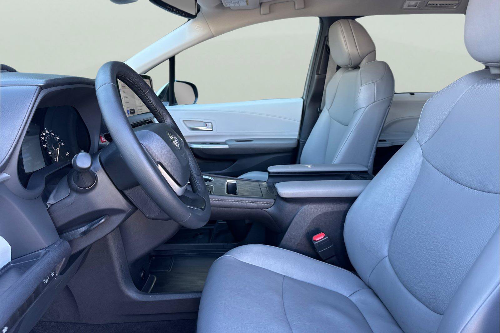 Certified 2025 Toyota Sienna XLE AWD/4WD image 15