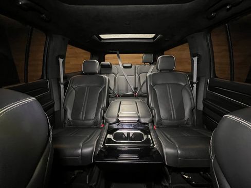 Used 2023 Jeep Grand Wagoneer Series II AWD/4WD image 18