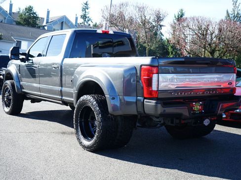 Used 2017 Ford F450 Platinum w/ Platinum Ultimate Package image 3