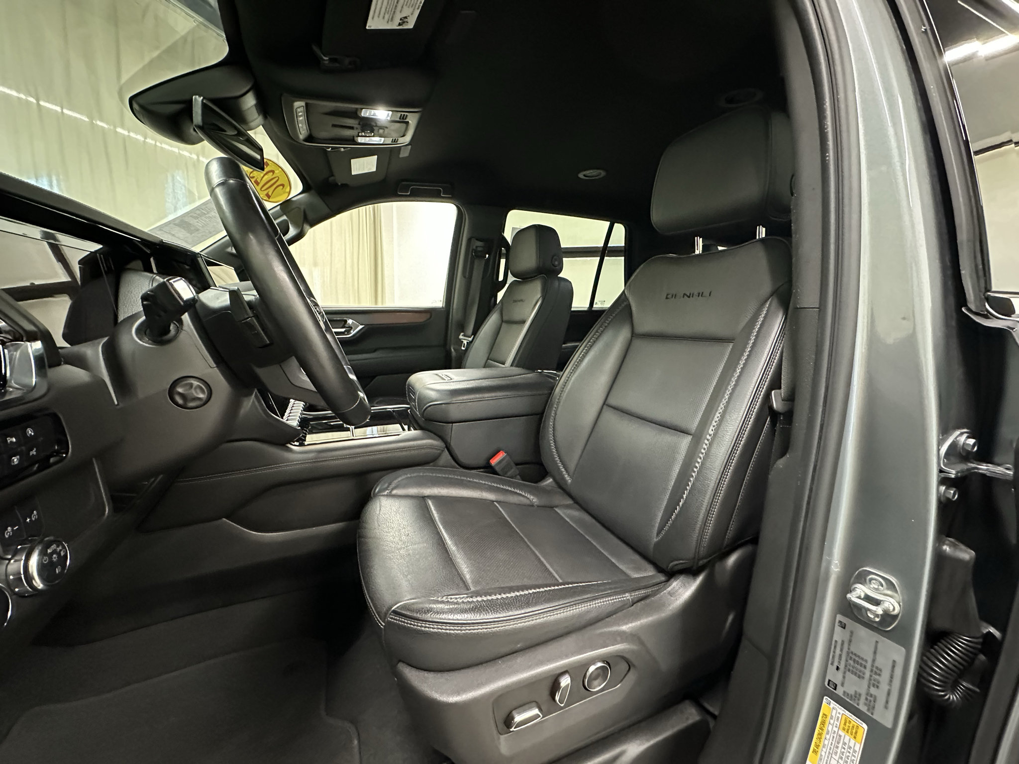 Used 2025 GMC Yukon Denali AWD/4WD image 26