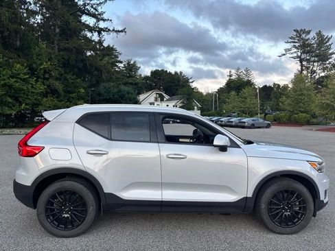 Used 2022 Volvo XC40 T5 Momentum AWD/4WD image 10