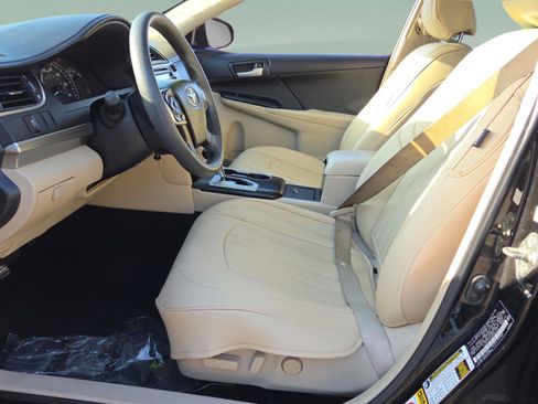 Used 2013 Toyota Camry LE image 9