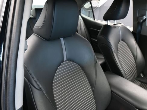 Used 2020 Toyota Camry SE image 37