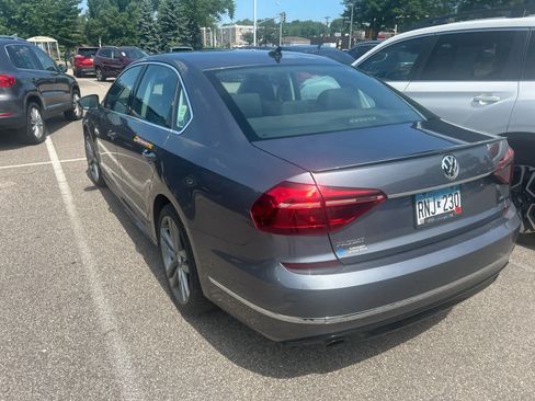 Used 2017 Volkswagen Passat 1.8T R-Line FWD image 3
