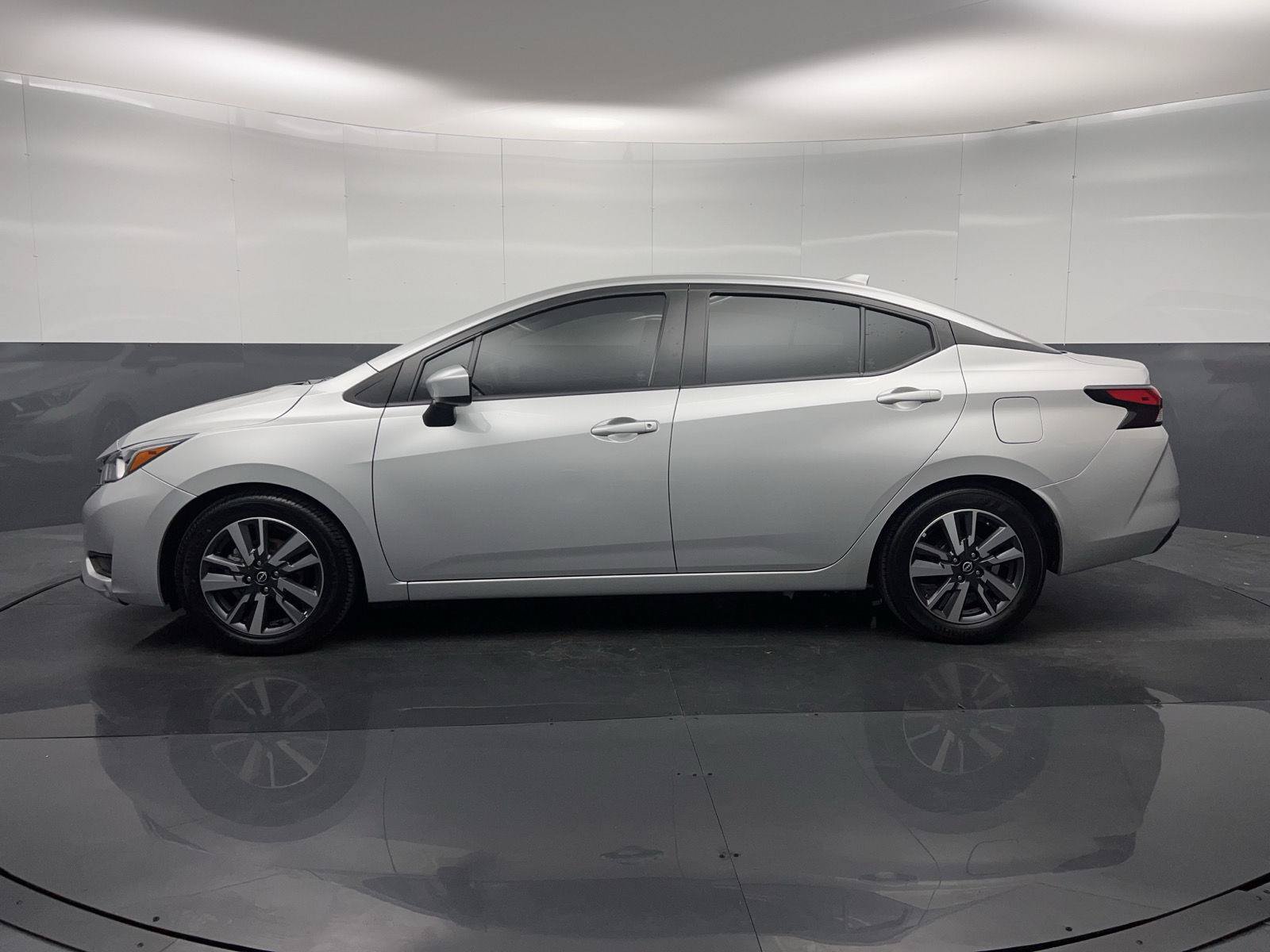 Used 2023 Nissan Versa SV FWD image 4