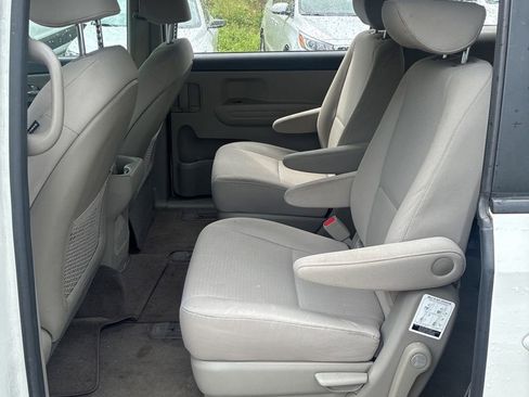 Used 2017 Kia Sedona L FWD image 11