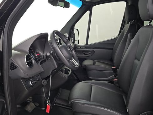 Used 2024 Mercedes-Benz Sprinter 2500 image 7