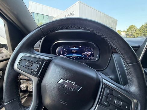 Used 2022 Chevrolet Tahoe Z71 w/ Z71 Off-Road Package AWD/4WD image 9