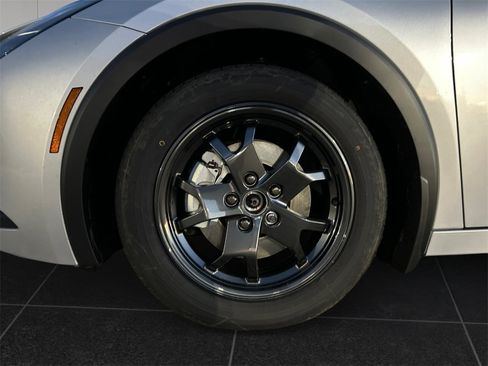 New 2026 Toyota Prius Plug-In Hybrid image 9