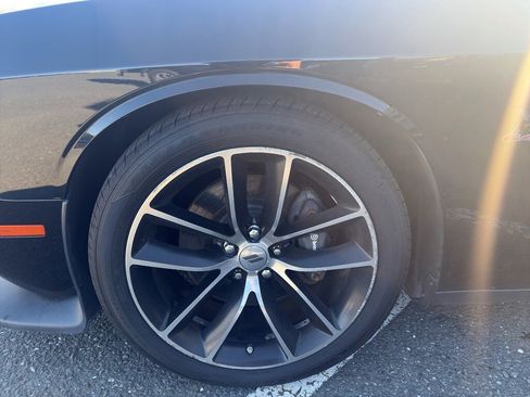 Used 2017 Dodge Challenger R/T Scat Pack w/ Leather Interior Group image 2